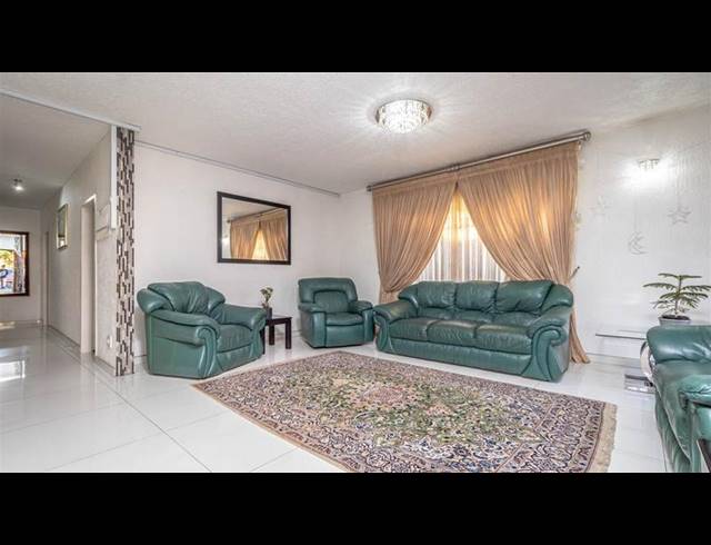 6 BEDROOM HOUSE FOR SALE IN LAUDIUM
